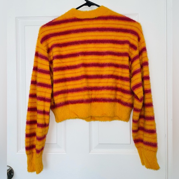 Levis fuzzy sweater (Multiple sizes) - Picture 6 of 12